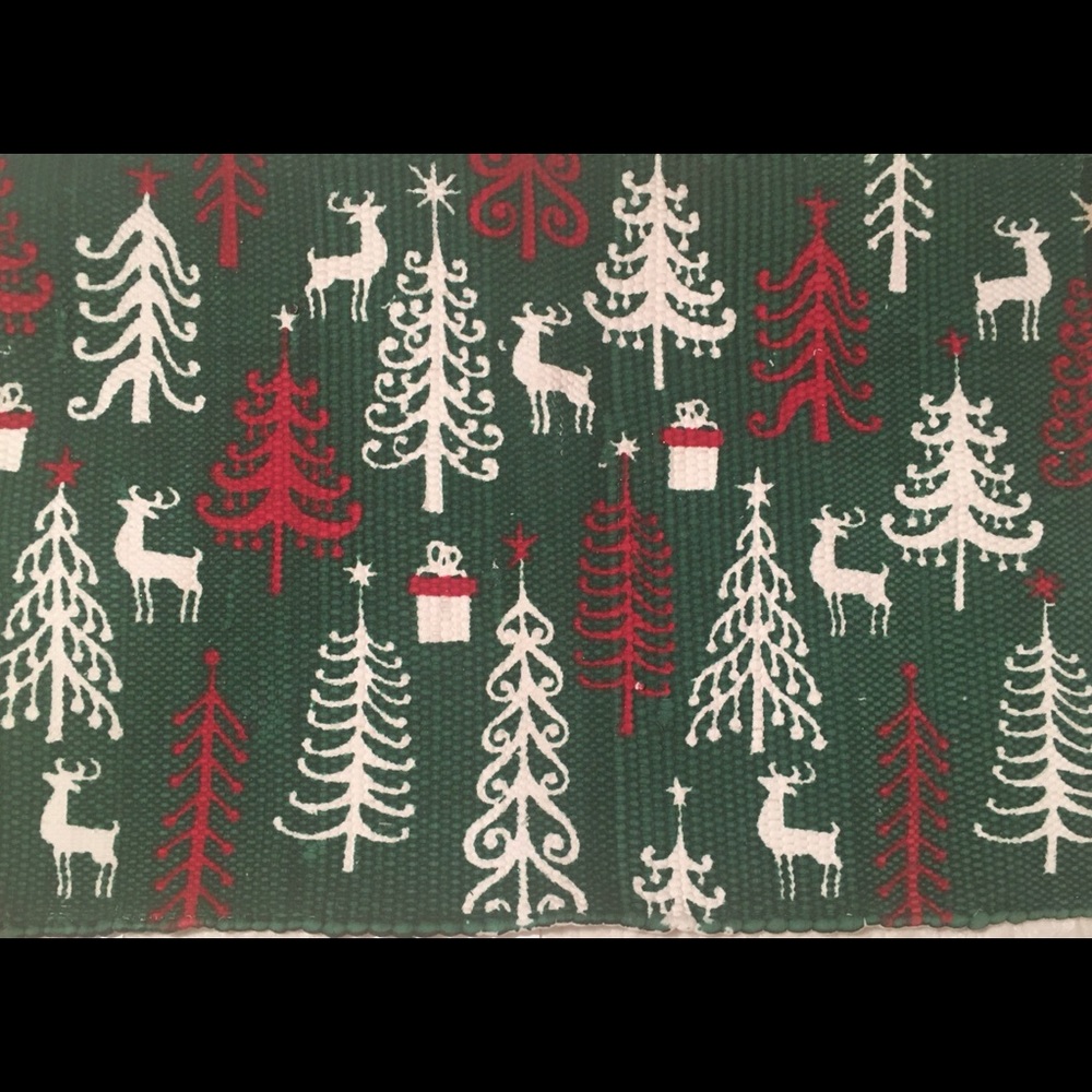 • Holiday chindi Rug